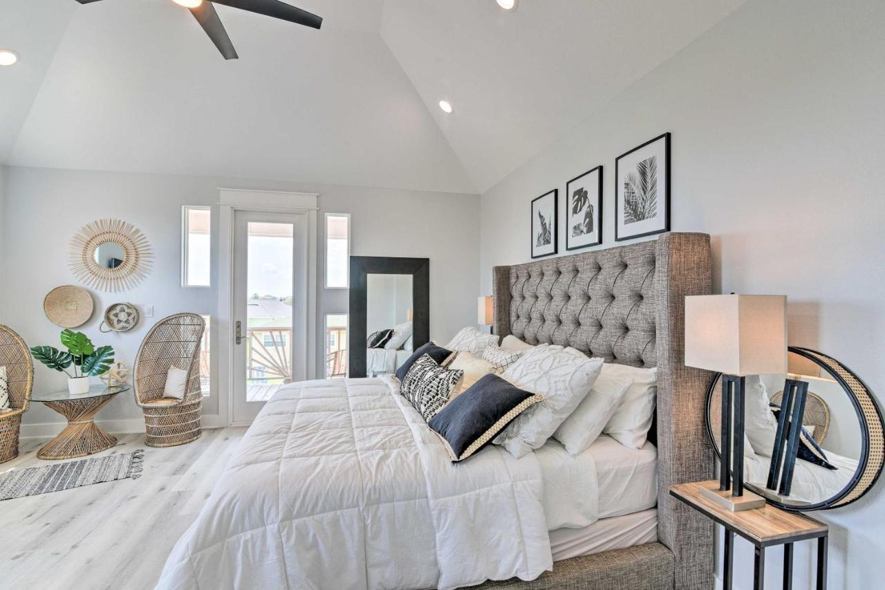 Chic Crystal Beach Escape With Deck - Walk To Beach! Bolivar Peninsula Buitenkant foto