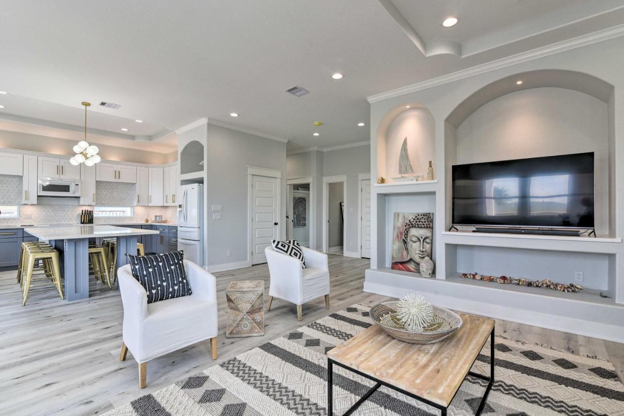 Chic Crystal Beach Escape With Deck - Walk To Beach! Bolivar Peninsula Buitenkant foto