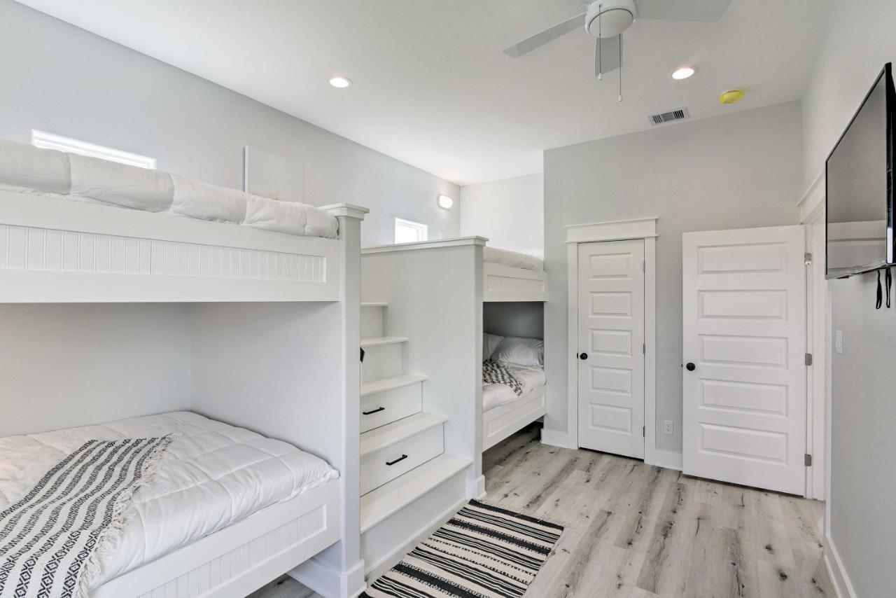 Chic Crystal Beach Escape With Deck - Walk To Beach! Bolivar Peninsula Buitenkant foto