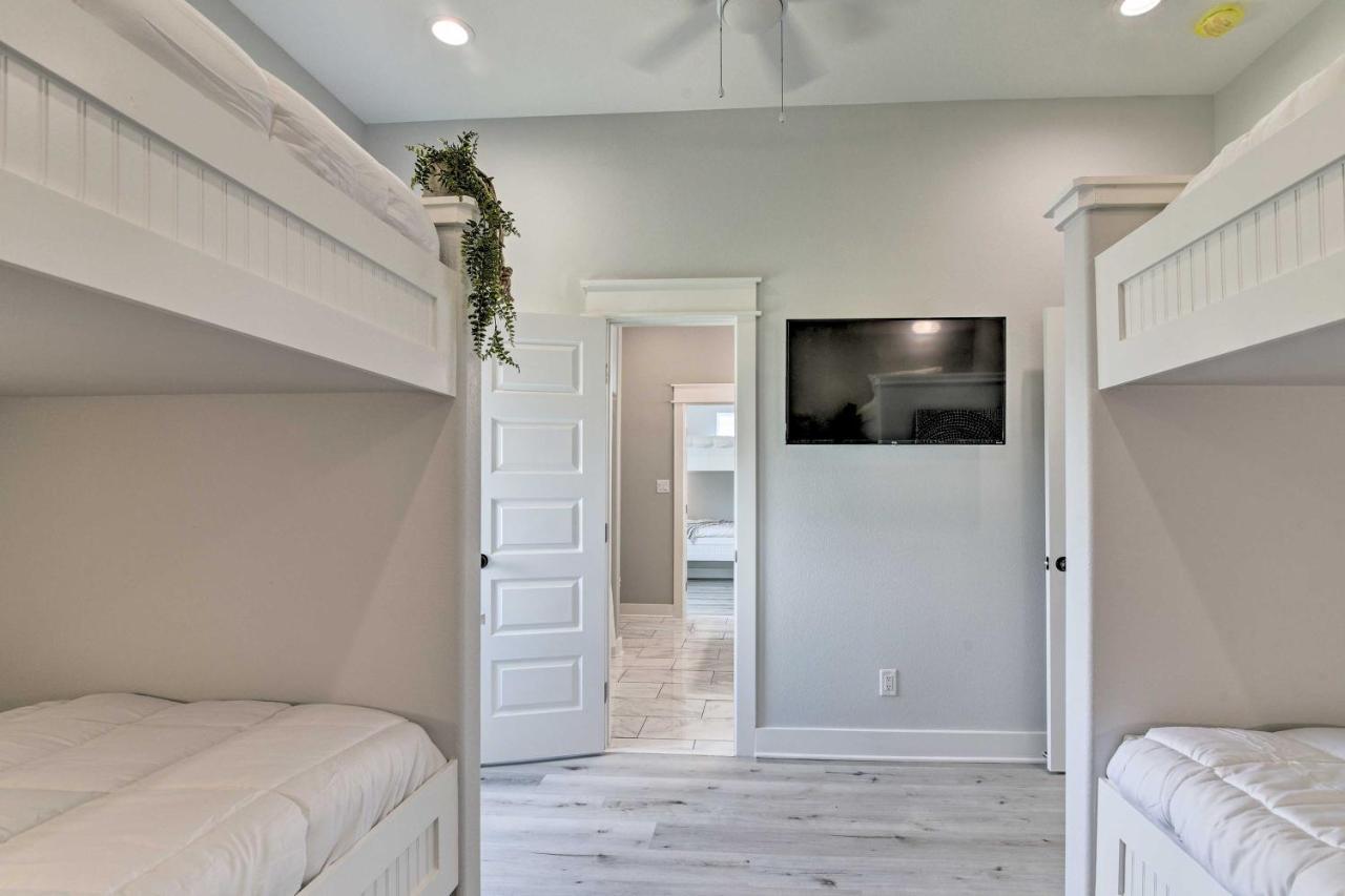 Chic Crystal Beach Escape With Deck - Walk To Beach! Bolivar Peninsula Buitenkant foto