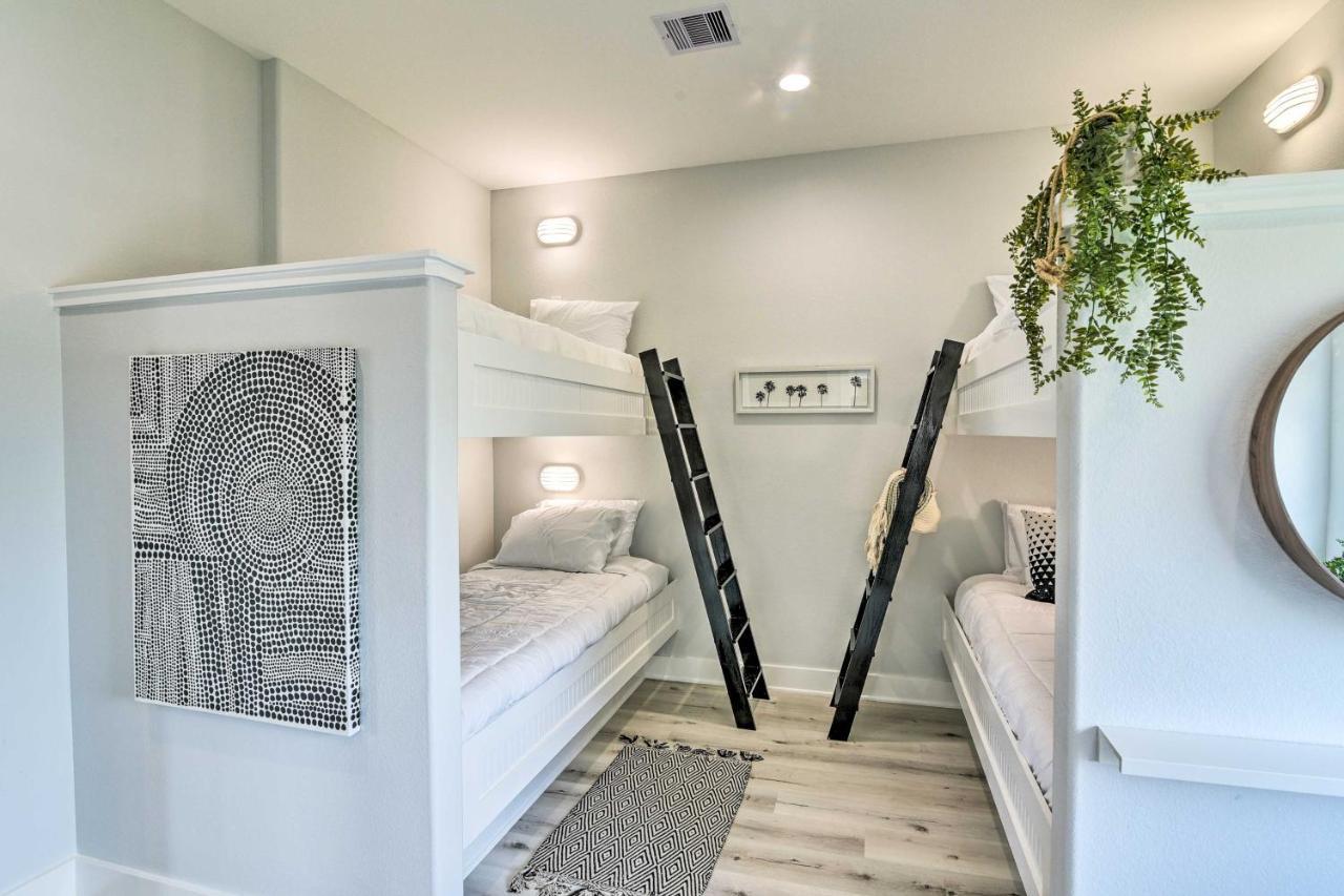 Chic Crystal Beach Escape With Deck - Walk To Beach! Bolivar Peninsula Buitenkant foto