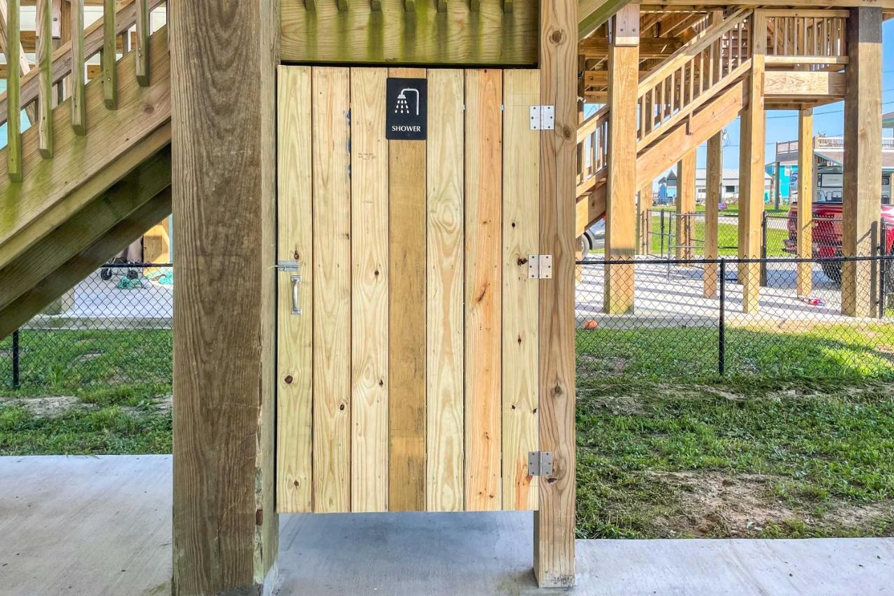 Chic Crystal Beach Escape With Deck - Walk To Beach! Bolivar Peninsula Buitenkant foto