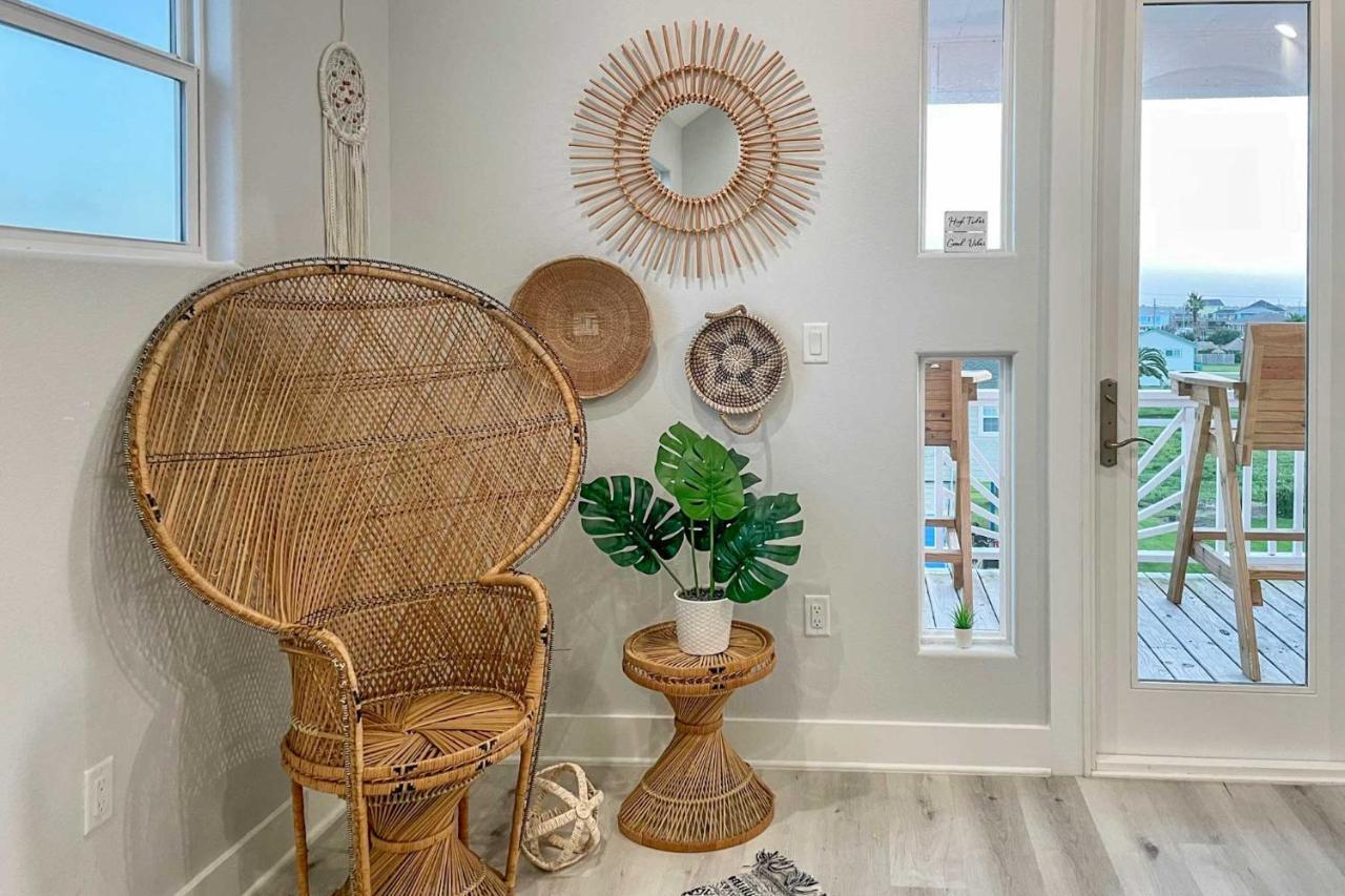 Chic Crystal Beach Escape With Deck - Walk To Beach! Bolivar Peninsula Buitenkant foto