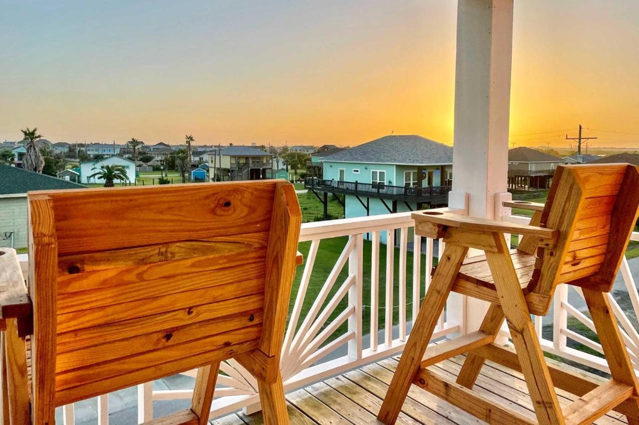Chic Crystal Beach Escape With Deck - Walk To Beach! Bolivar Peninsula Buitenkant foto