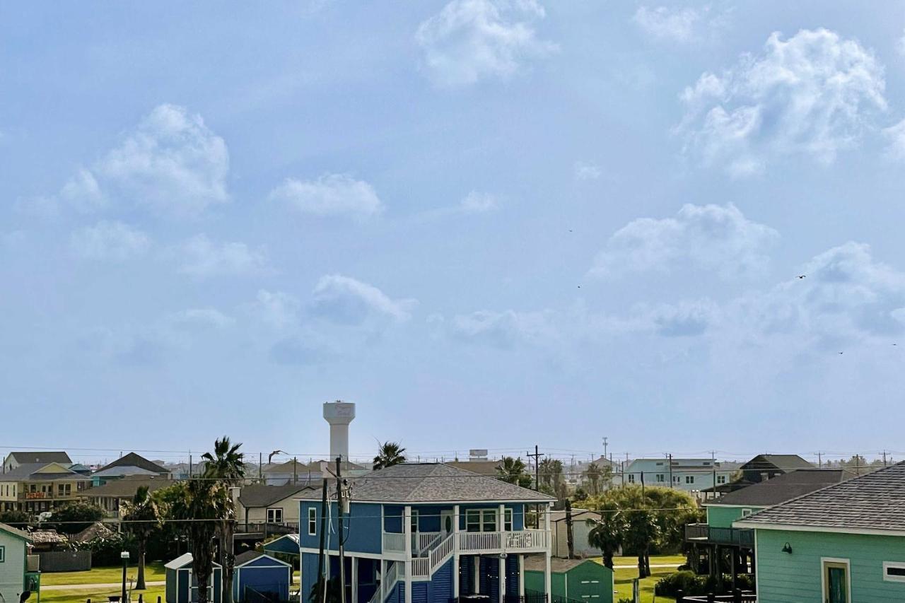 Chic Crystal Beach Escape With Deck - Walk To Beach! Bolivar Peninsula Buitenkant foto